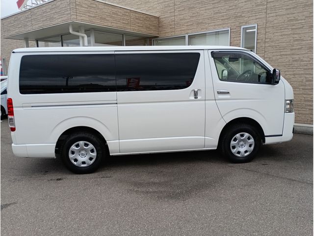TOYOTA HIACE van 4WD 2022