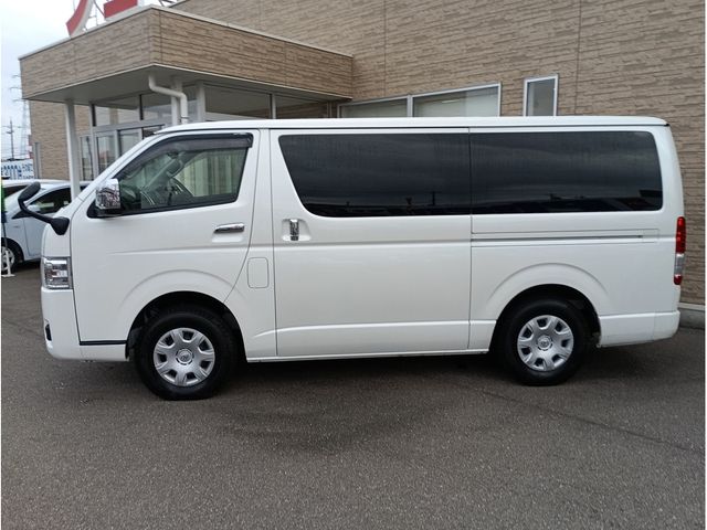 TOYOTA HIACE van 4WD 2022
