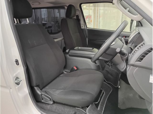 TOYOTA HIACE van 4WD 2022