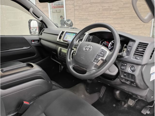 TOYOTA HIACE van 4WD 2022