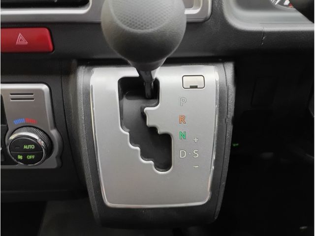 TOYOTA HIACE van 4WD 2022