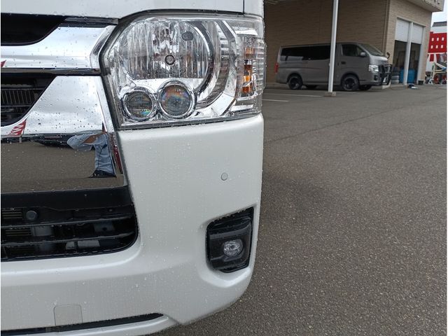 TOYOTA HIACE van 4WD 2022