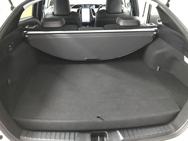 TOYOTA PRIUS PHV 2019