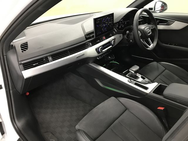 AUDI AUDI A4 AVANT 2022