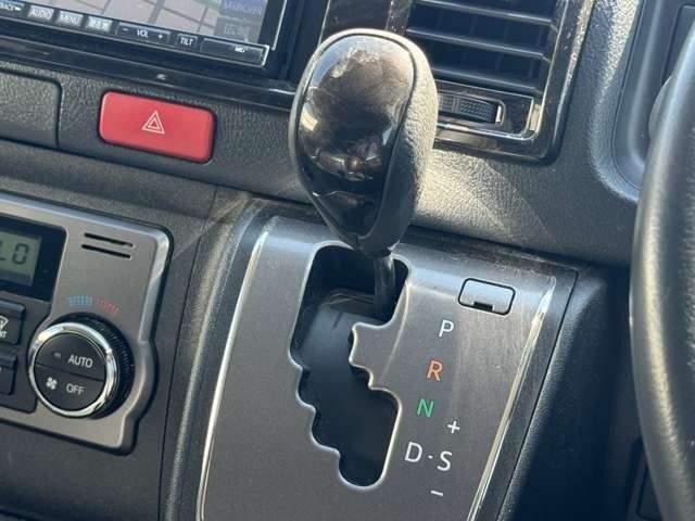 TOYOTA HIACE van 2WD 2017