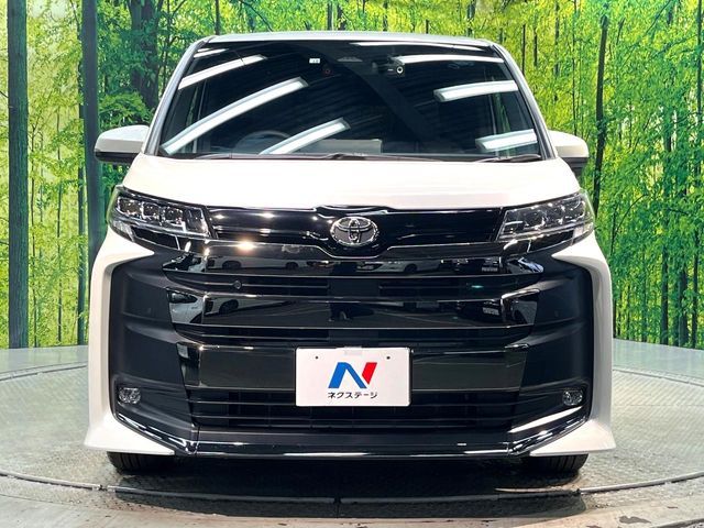 TOYOTA NOAH 2022