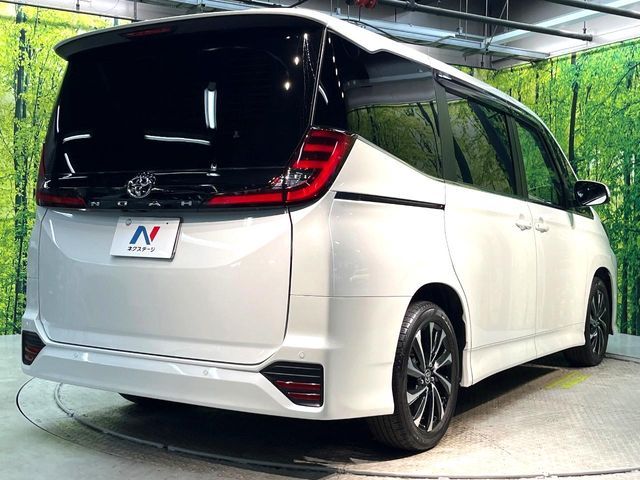 TOYOTA NOAH 2022