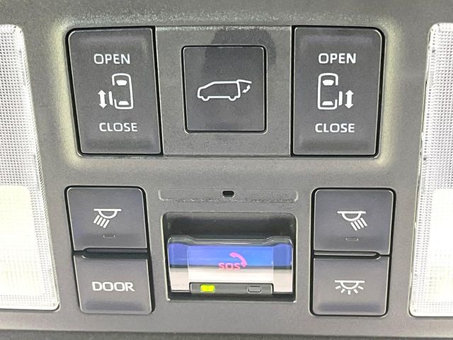 TOYOTA VOXY HYBRID 2025