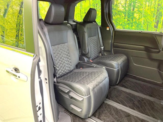 TOYOTA VOXY HYBRID 2025