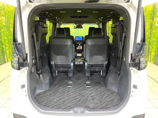 TOYOTA VOXY HYBRID 2025