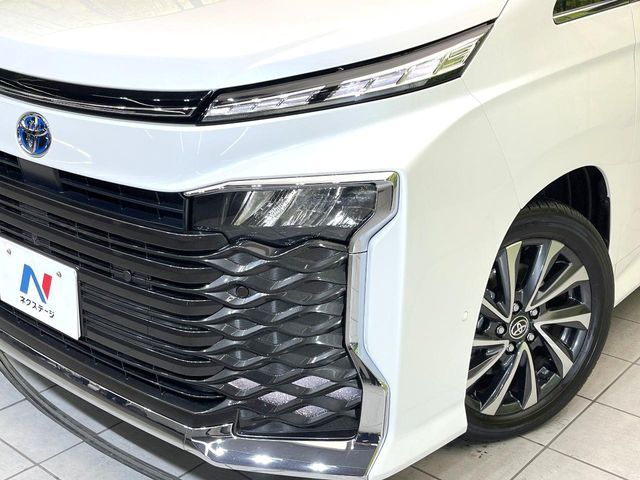 TOYOTA VOXY HYBRID 2025