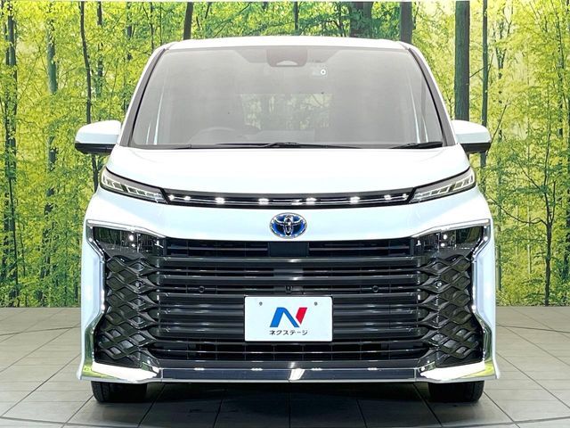 TOYOTA VOXY HYBRID 2025