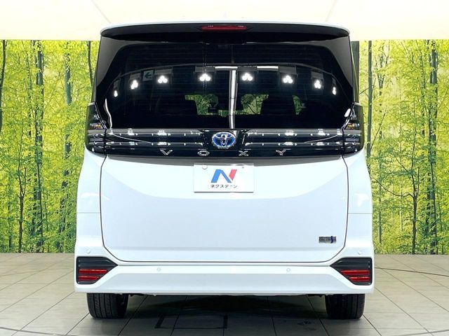 TOYOTA VOXY HYBRID 2025