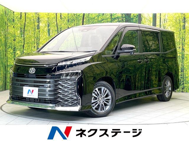TOYOTA VOXY 2023