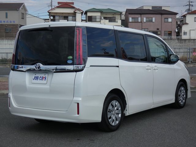 TOYOTA NOAH 2018
