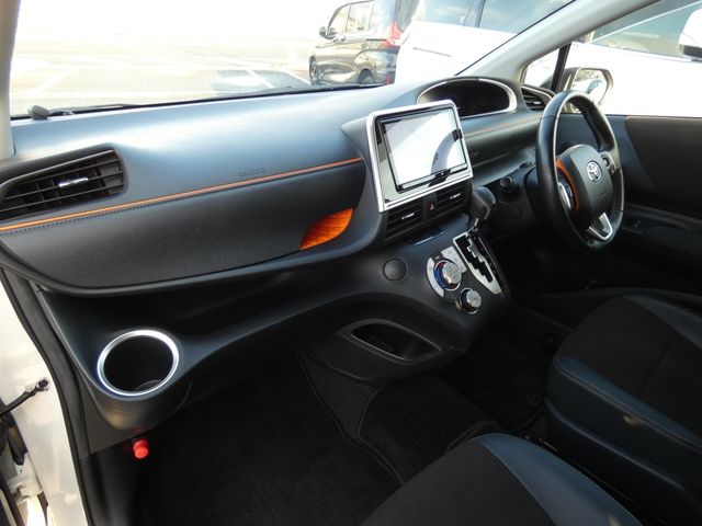 TOYOTA SIENTA HYBRID 2020