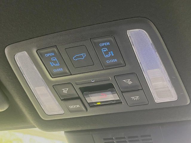 TOYOTA VOXY HYBRID 2025