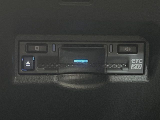 TOYOTA VOXY HYBRID 2025