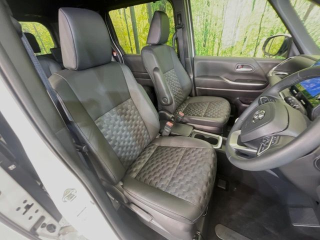 TOYOTA VOXY HYBRID 2025