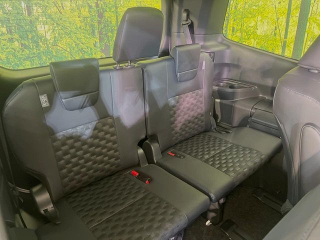 TOYOTA VOXY HYBRID 2025