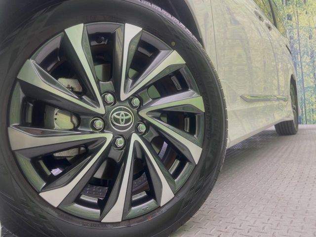 TOYOTA VOXY HYBRID 2025