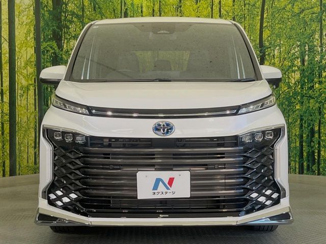 TOYOTA VOXY HYBRID 2025