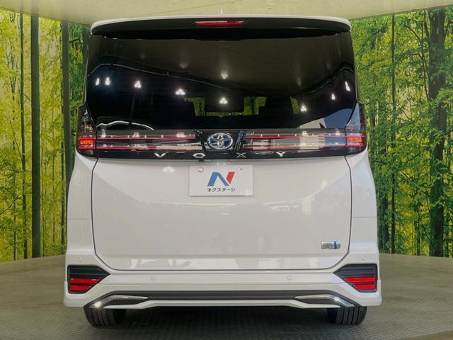 TOYOTA VOXY HYBRID 2025