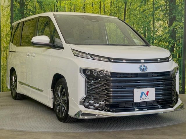 TOYOTA VOXY HYBRID 2025