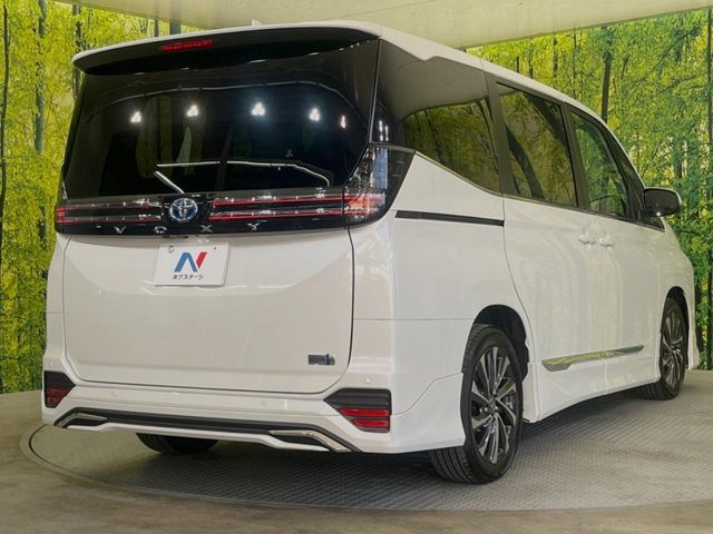 TOYOTA VOXY HYBRID 2025