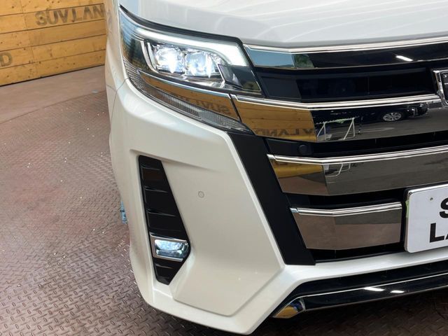 TOYOTA NOAH 2021
