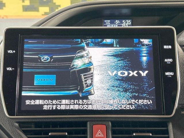 TOYOTA VOXY 2017