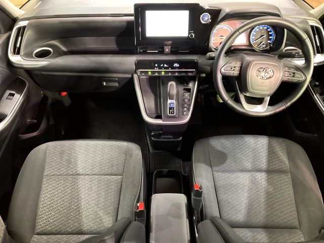 TOYOTA NOAH HYBRID 2023