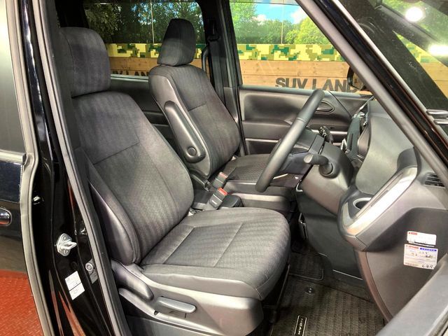 TOYOTA NOAH HYBRID 2023