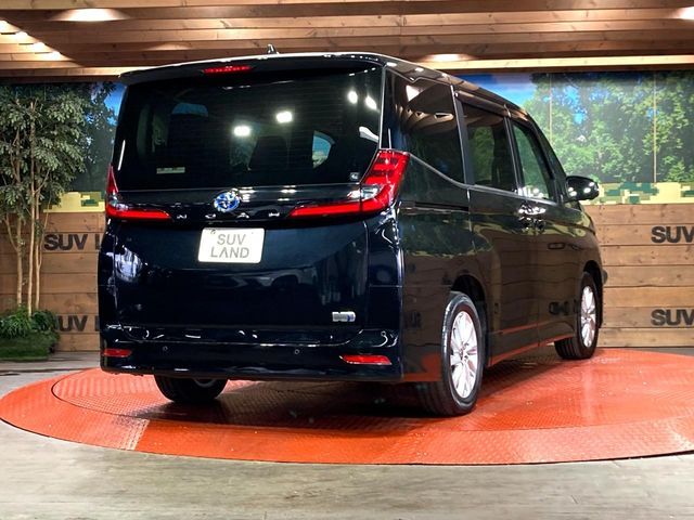 TOYOTA NOAH HYBRID 2023