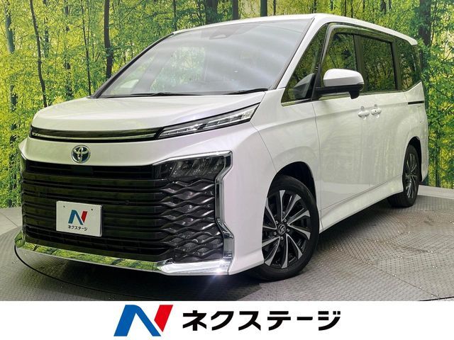 TOYOTA VOXY HYBRID 2023