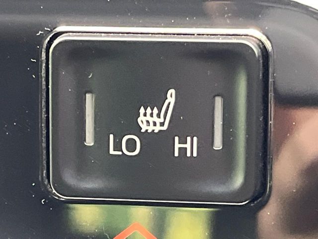 TOYOTA VOXY HYBRID 2023