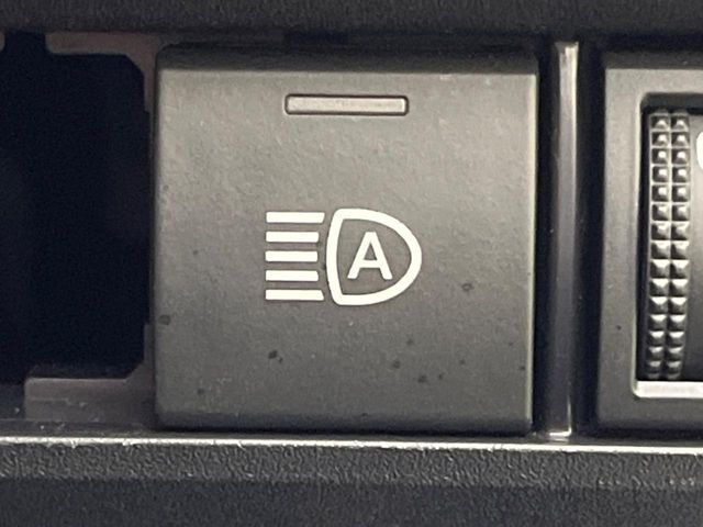 TOYOTA VOXY HYBRID 2023