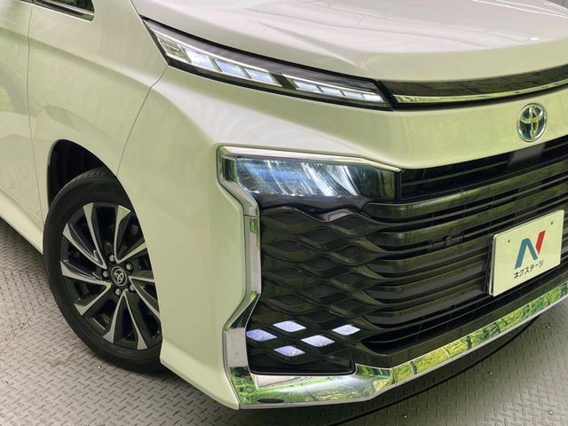 TOYOTA VOXY HYBRID 2023