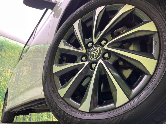 TOYOTA VOXY HYBRID 2023