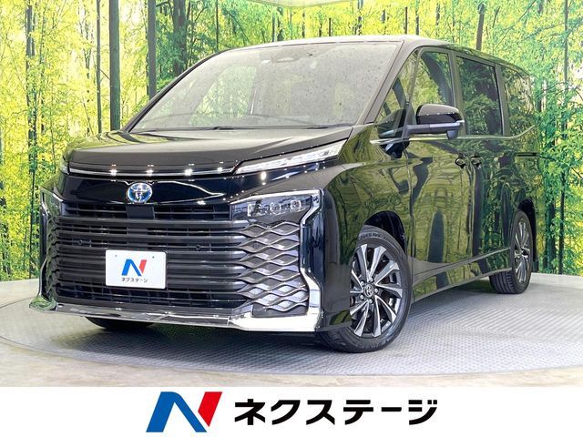 TOYOTA VOXY HYBRID 2022