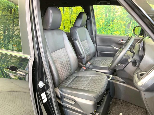 TOYOTA VOXY HYBRID 2022