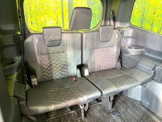 TOYOTA VOXY HYBRID 2022