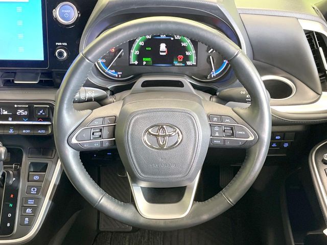 TOYOTA VOXY HYBRID 2022