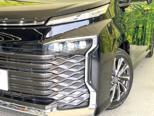 TOYOTA VOXY HYBRID 2022