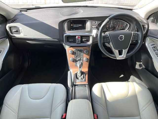 VOLVO VOLVO V40 2016