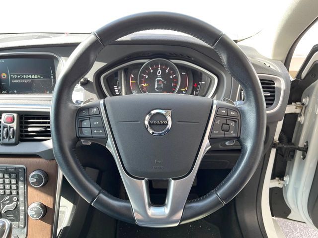 VOLVO VOLVO V40 2016