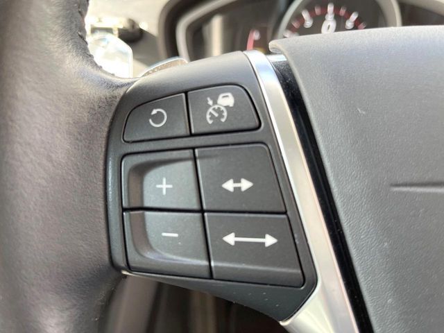 VOLVO VOLVO V40 2016