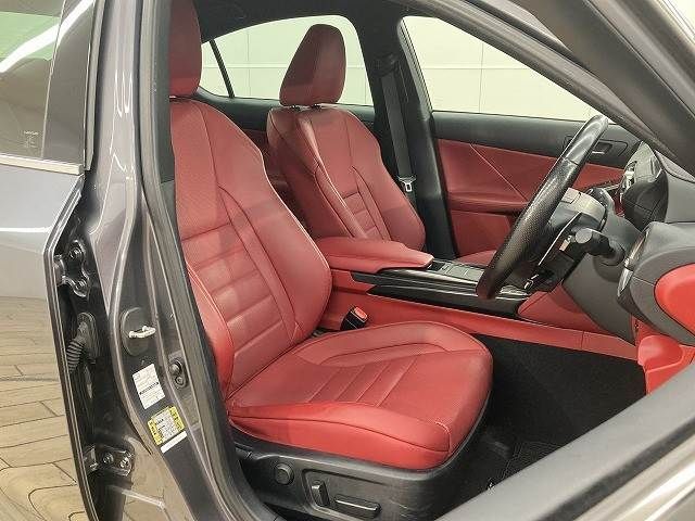 TOYOTA LEXUS IS300h 2021