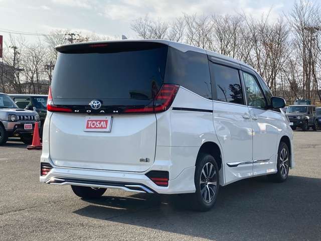 TOYOTA NOAH HYBRID 4WD 2024