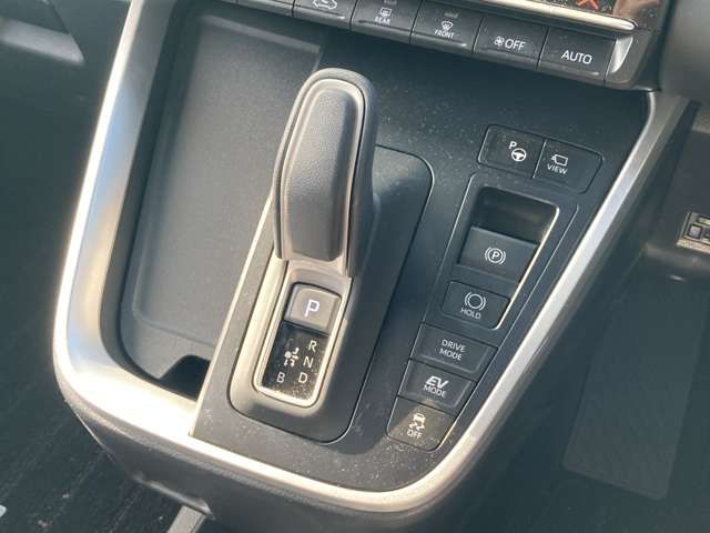 TOYOTA NOAH HYBRID 4WD 2024